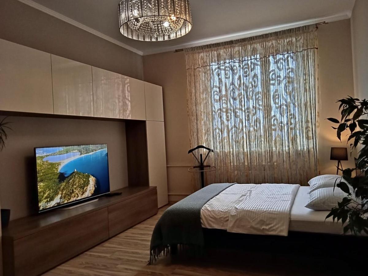 VIP Center Apartment: Smart TV & Two Rooms Rivne Exterior photo